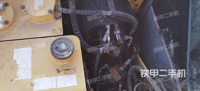 回转马达和主控阀（整机外观）