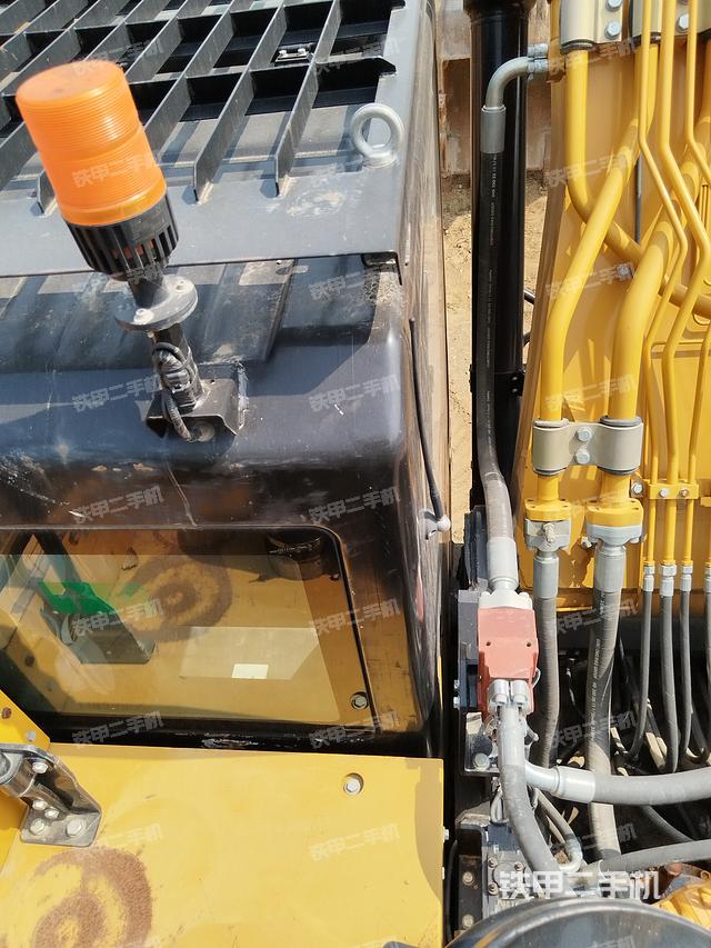 驾驶室顶部（整机外观）