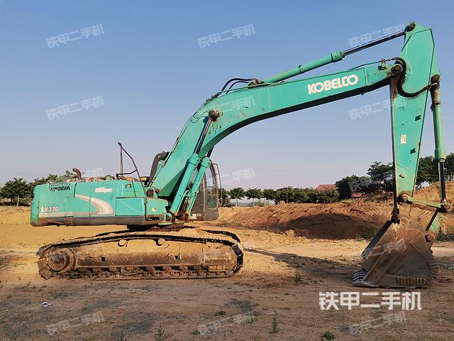 驾驶室顶部（整机外观）