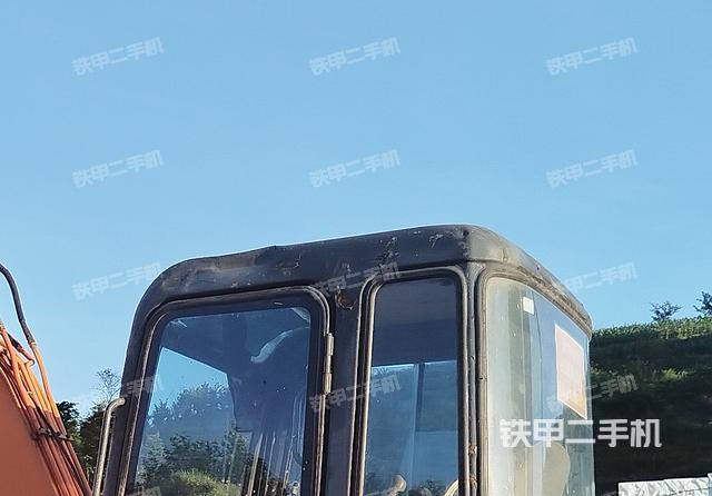 驾驶室顶部（整机外观）