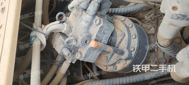 回转马达和主控阀（整机外观）