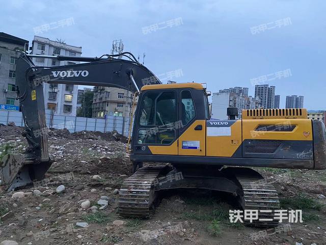 驾驶室顶部（整机外观）