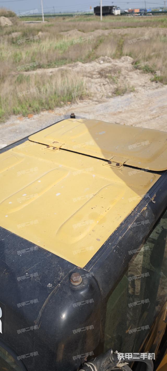 驾驶室顶部（整机外观）