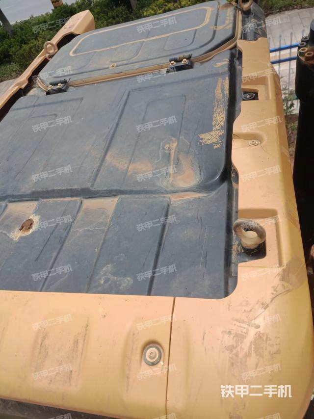 驾驶室顶部（整机外观）