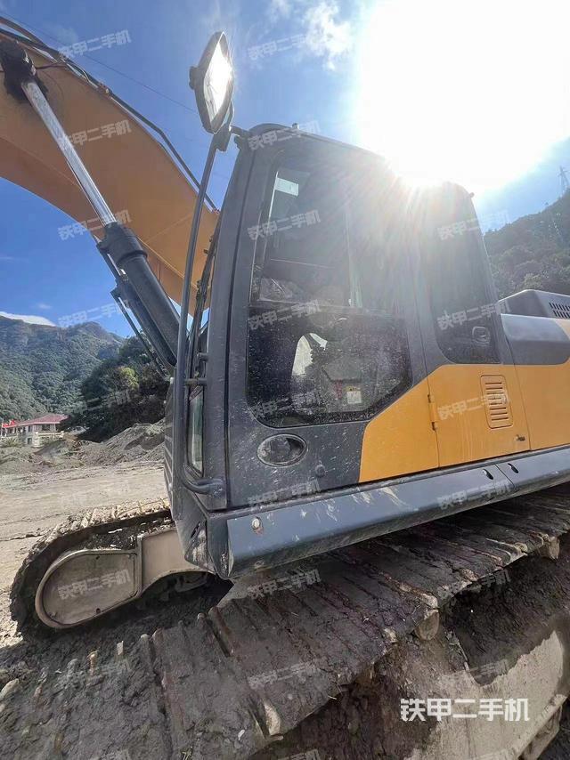 驾驶室整体（整机外观）