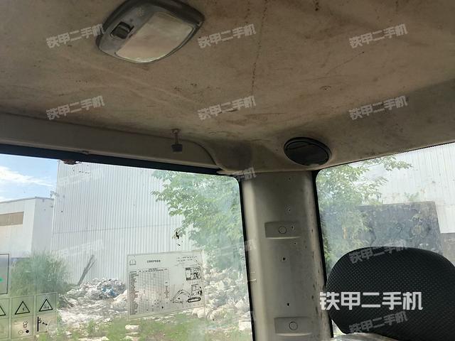 驾驶室顶部（整机外观）