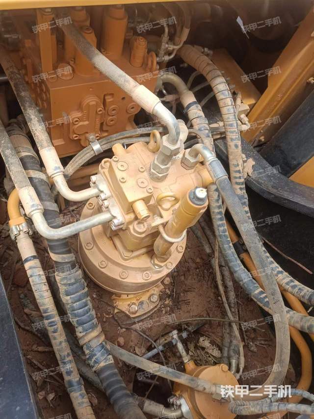 回转马达和主控阀（整机外观）