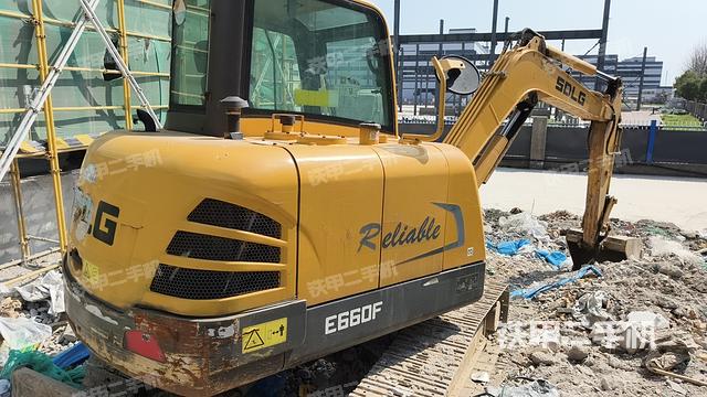 驾驶室顶部（整机外观）