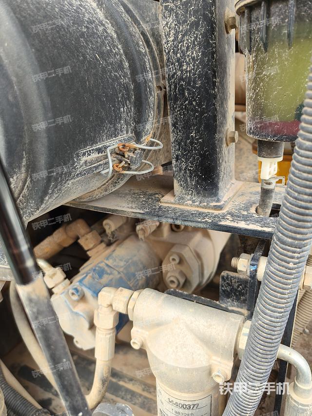 回转马达和主控阀（整机外观）