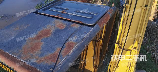 驾驶室顶部（整机外观）