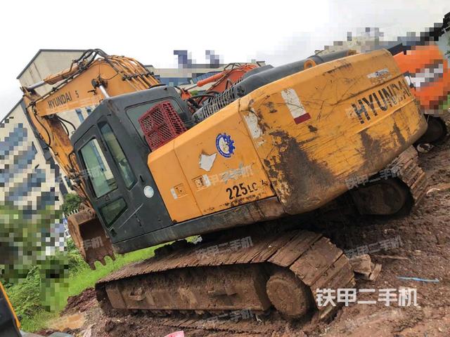 现代R225LC-7挖掘机