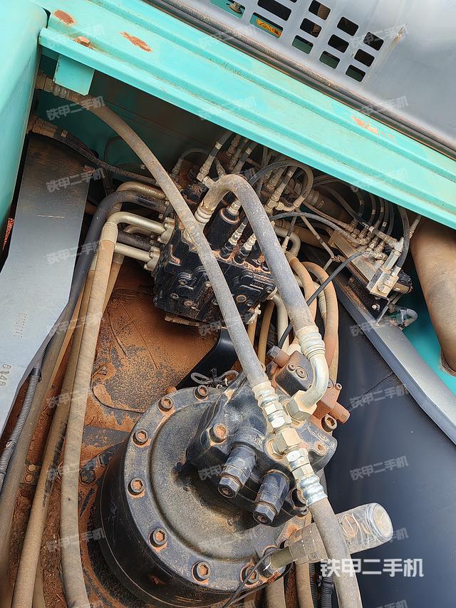 回转马达和主控阀（整机外观）