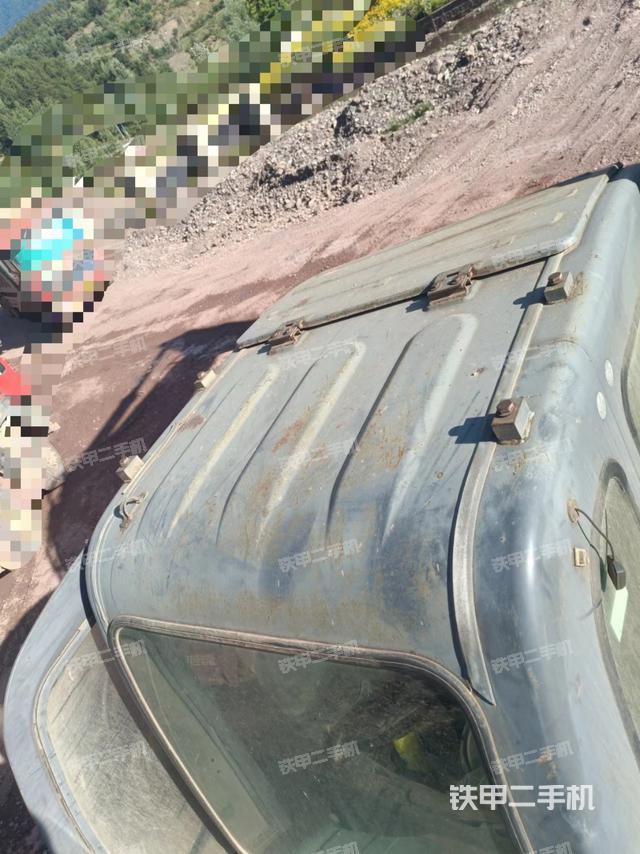 驾驶室顶部（整机外观）