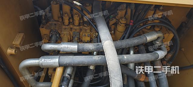 回转马达和主控阀（整机外观）