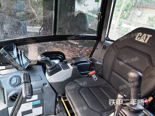 驾驶室顶部（整机外观）