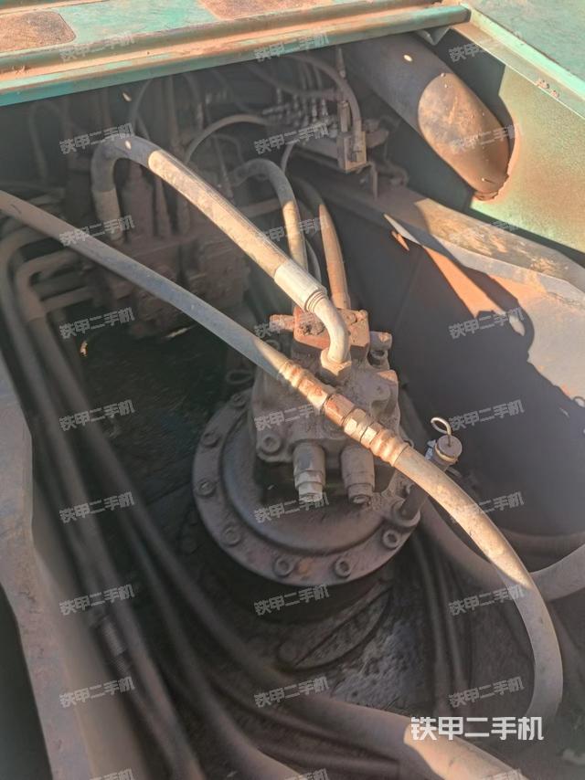 回转马达和主控阀（整机外观）