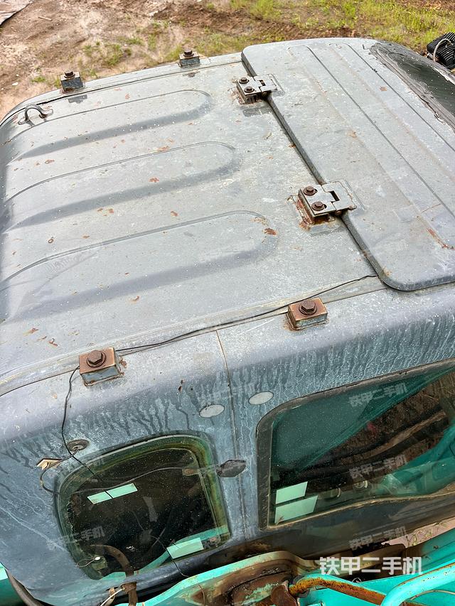 驾驶室顶部（整机外观）