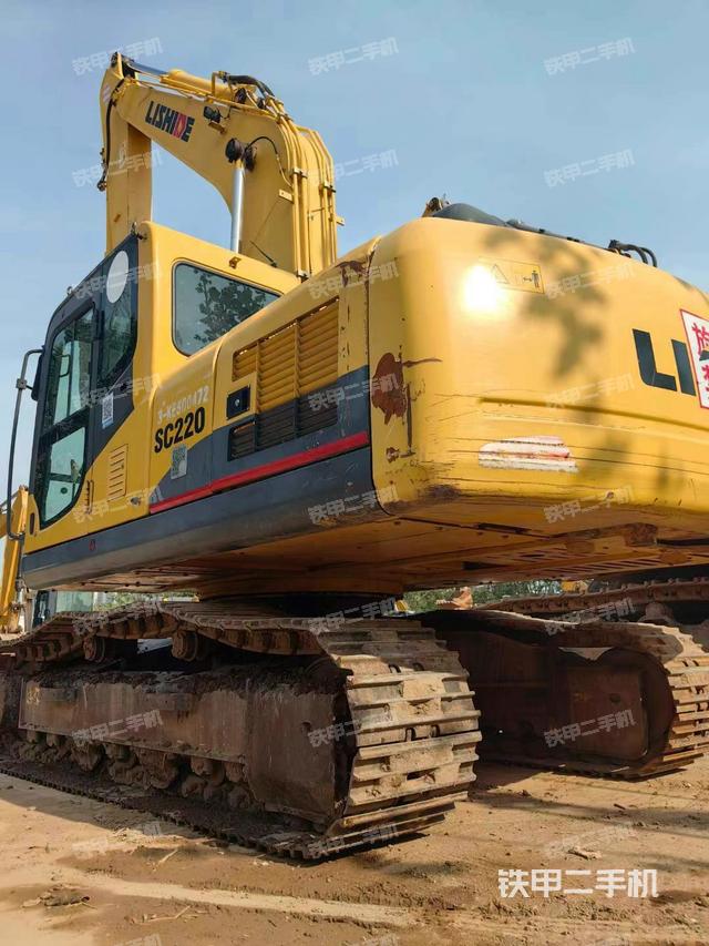 驾驶室顶部（整机外观）