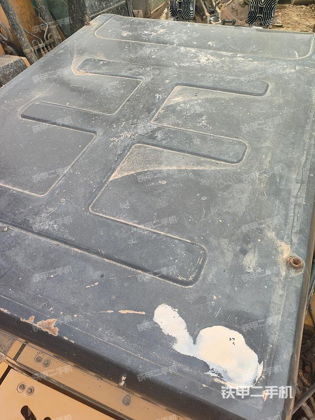 驾驶室顶部（整机外观）