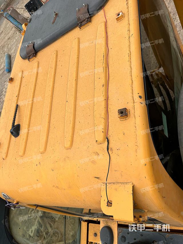 驾驶室顶部（整机外观）