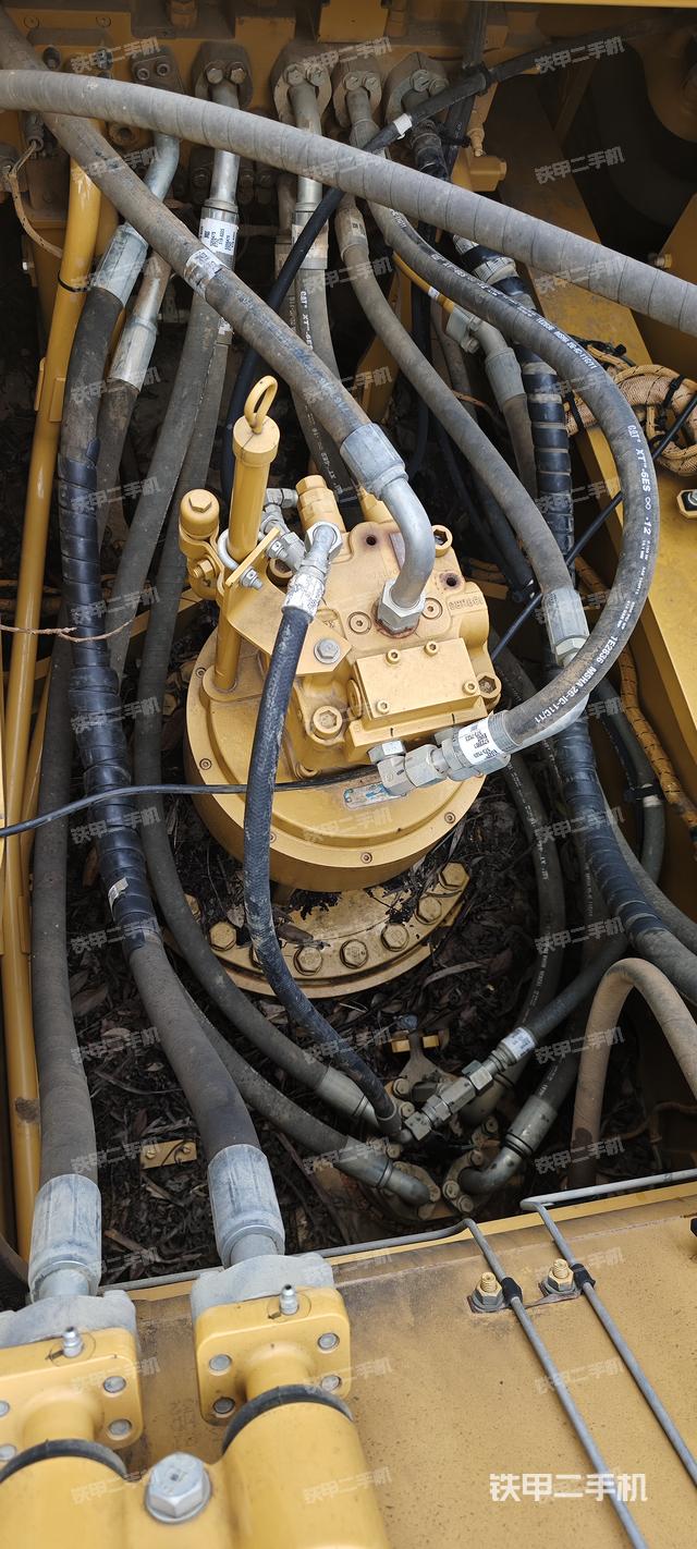 回转马达和主控阀（整机外观）