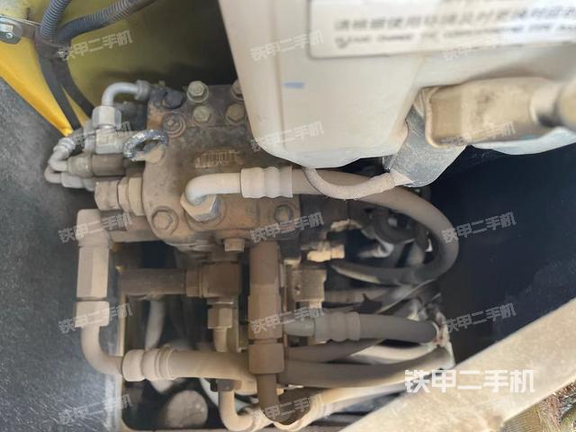 回转马达和主控阀（整机外观）