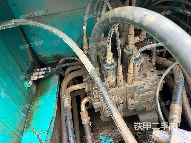 回转马达和主控阀（整机外观）