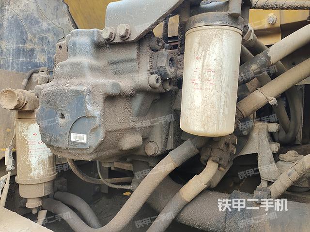 液压泵舱室正面整体（整机外观）