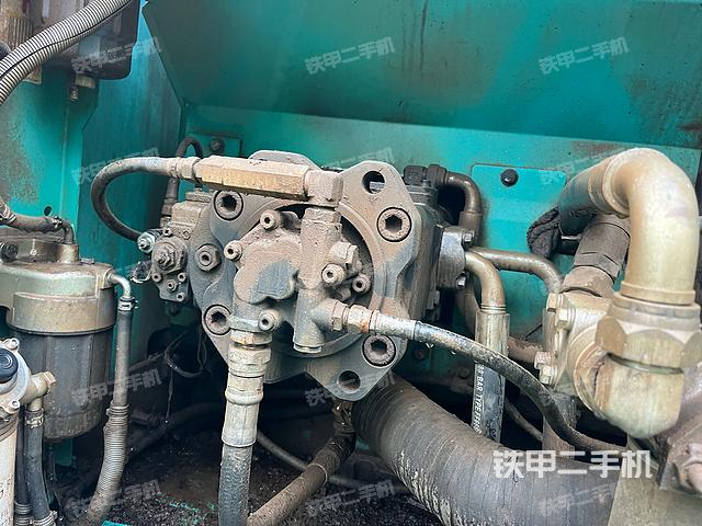 液压泵舱室正面整体（整机外观）