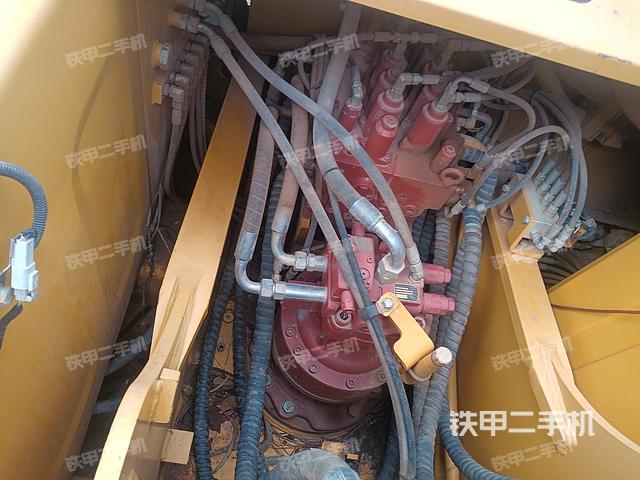 回转马达和主控阀（整机外观）