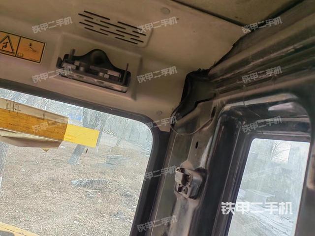 驾驶室顶部（整机外观）