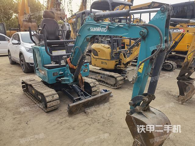 驾驶室顶部（整机外观）