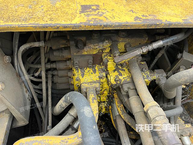 回转马达和主控阀（整机外观）