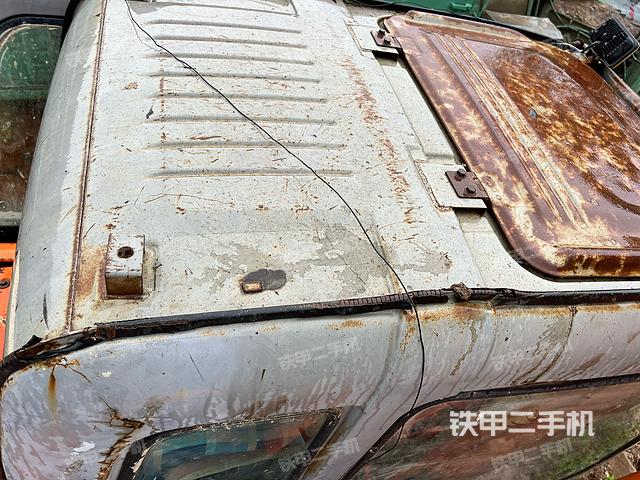 驾驶室顶部（整机外观）