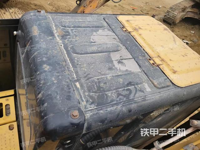 驾驶室顶部（整机外观）