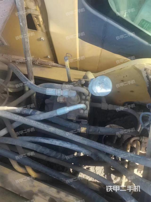 回转马达和主控阀（整机外观）