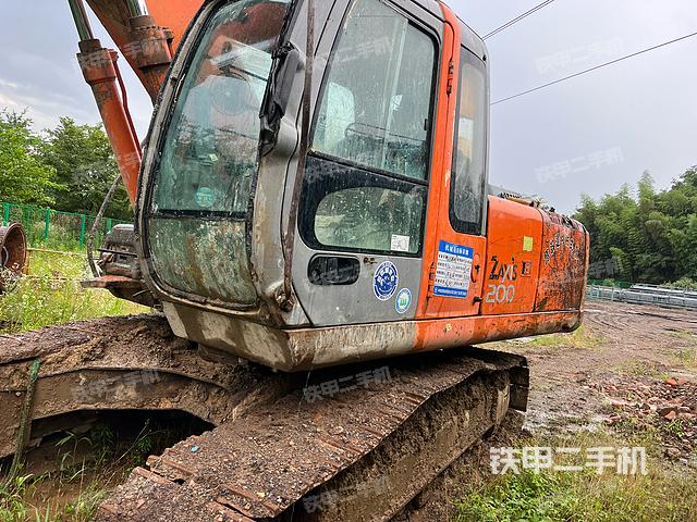 日立ZX200挖掘机