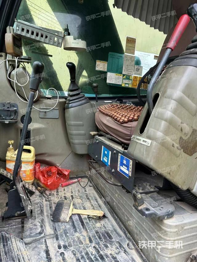 驾驶室整体（整机外观）