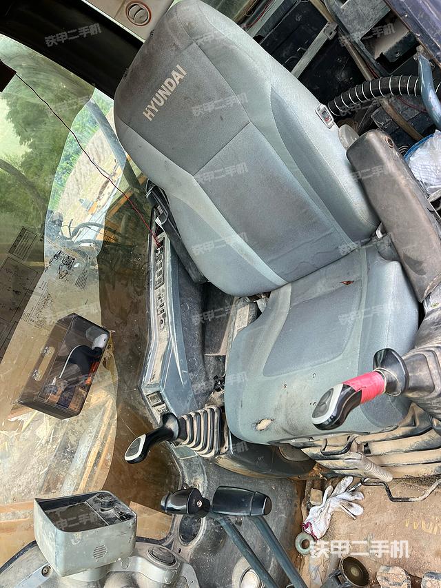 驾驶室整体（整机外观）