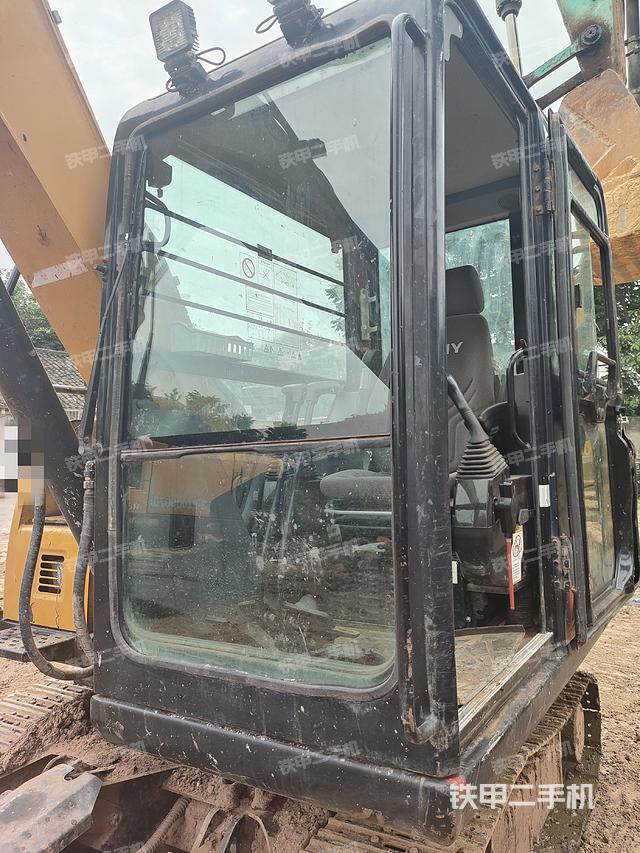 驾驶室整体（整机外观）