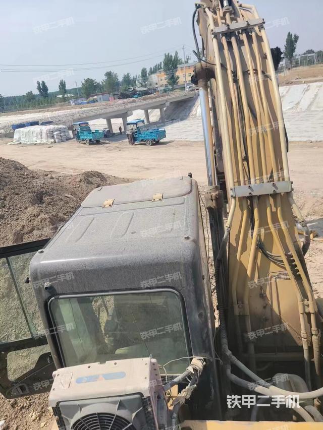 驾驶室顶部（整机外观）