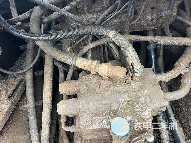 回转马达和主控阀（整机外观）