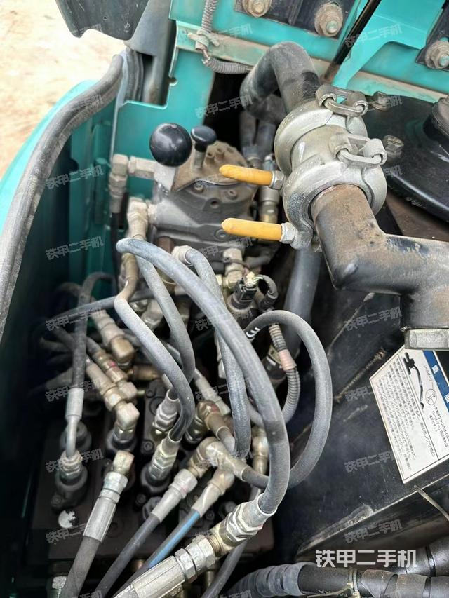 回转马达和主控阀（整机外观）