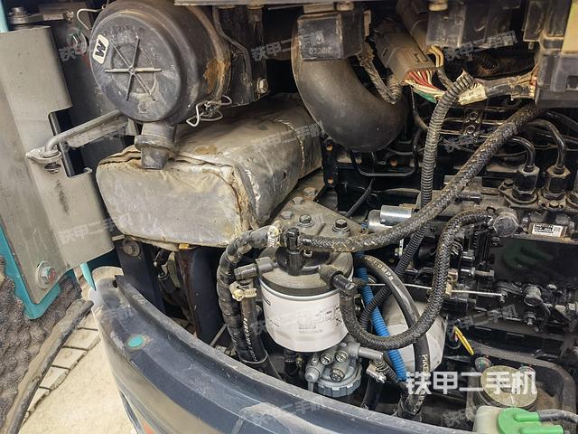 回转马达和主控阀（整机外观）