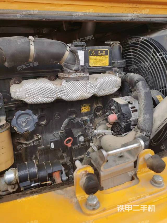 回转马达和主控阀（整机外观）