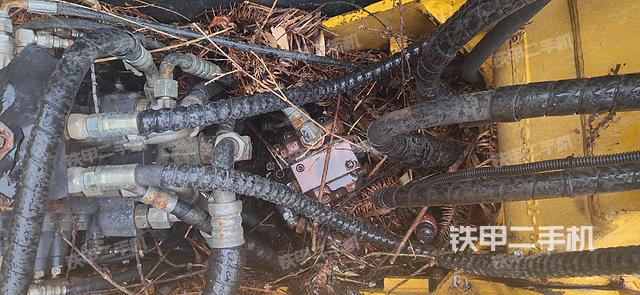 回转马达和主控阀（整机外观）