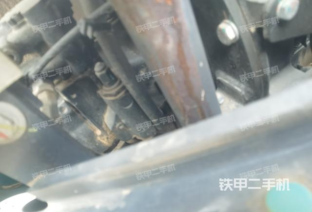 液压泵舱室正面整体（整机外观）