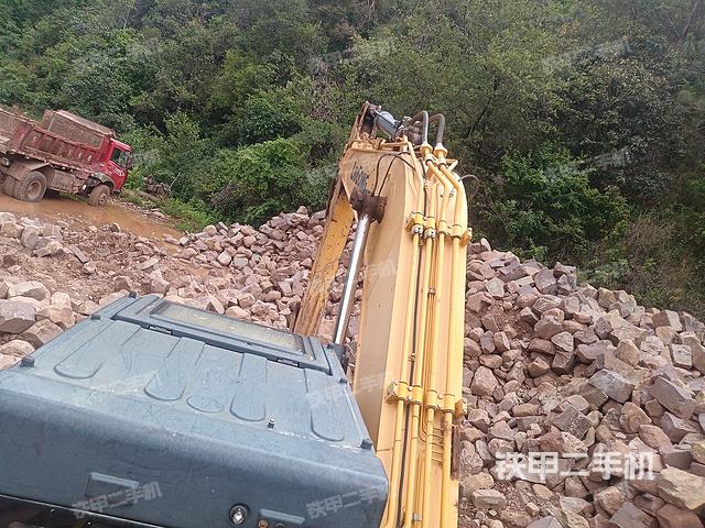 驾驶室顶部（整机外观）