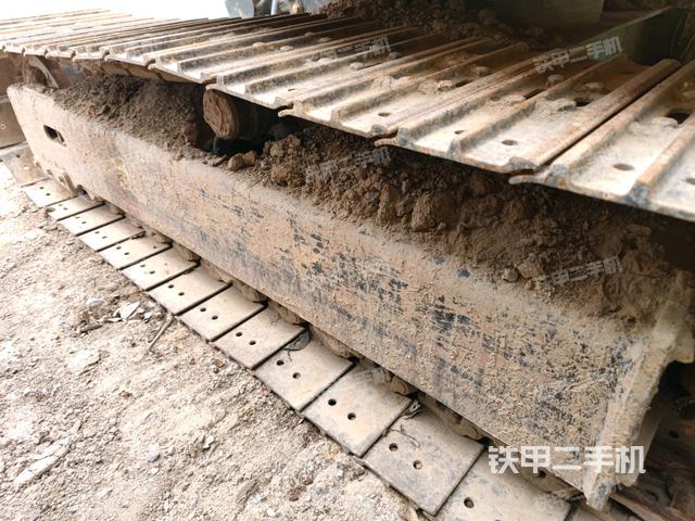 右側(cè)履帶整體?(行走機(jī)構(gòu)) 右側(cè)履帶整體?(行走機(jī)構(gòu))