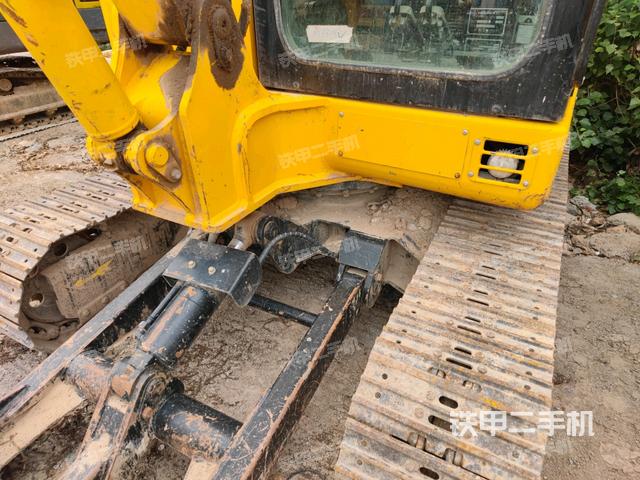 轉(zhuǎn)盤和下車架正前(工作和回轉(zhuǎn)裝置) 轉(zhuǎn)盤和下車架正前(工作和回轉(zhuǎn)裝置)